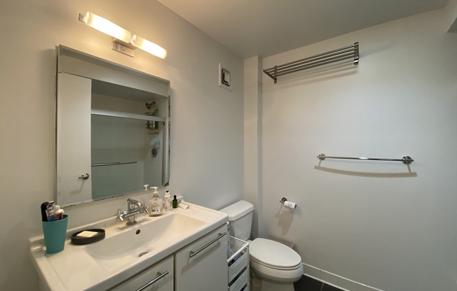 1 bed, 1.5 baths, 817 sqft, $3,800, Unit 702