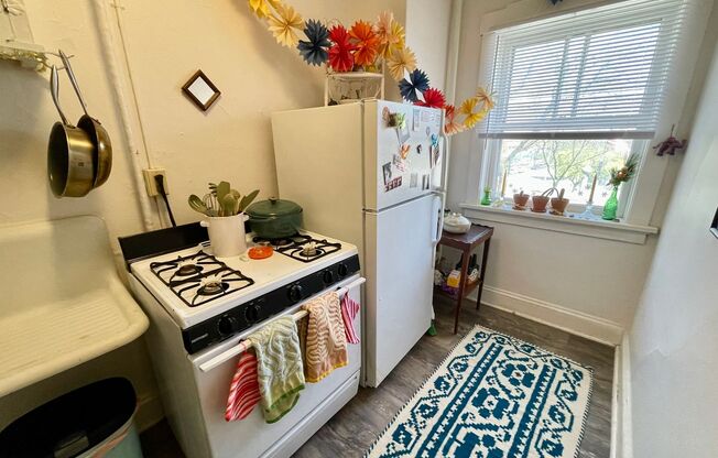 Studio, 1 bath, $895, Unit 23