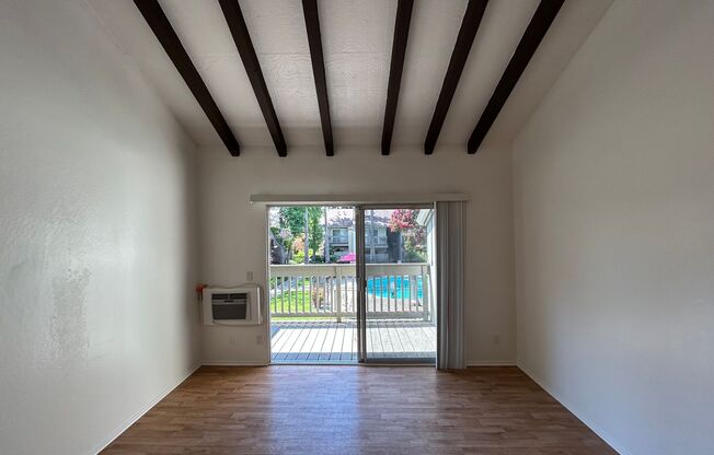 Bright & Updated 1BR Condo in Prime Walnut Creek Location – Vaulted Ceilings & Pool Access!