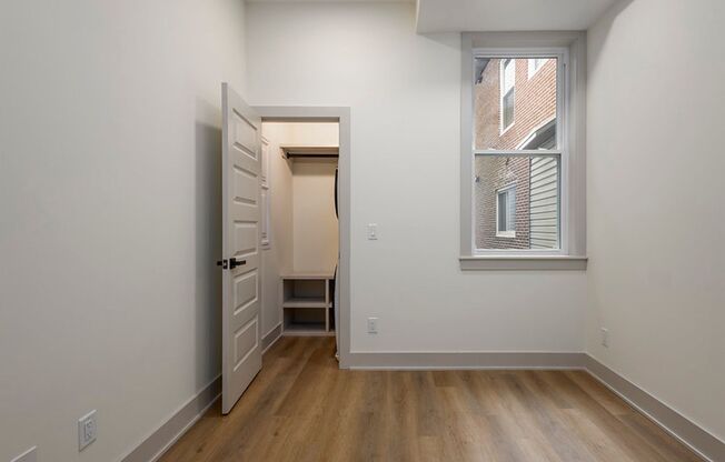 1 bed, 1 bath, $1,400, Unit 2229 N 33RD ST - UNIT D - 2nd Floor Rear