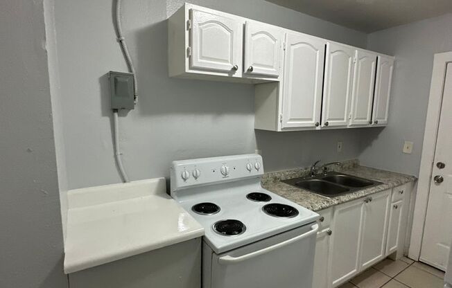 2540/2542 Moncrief Rd