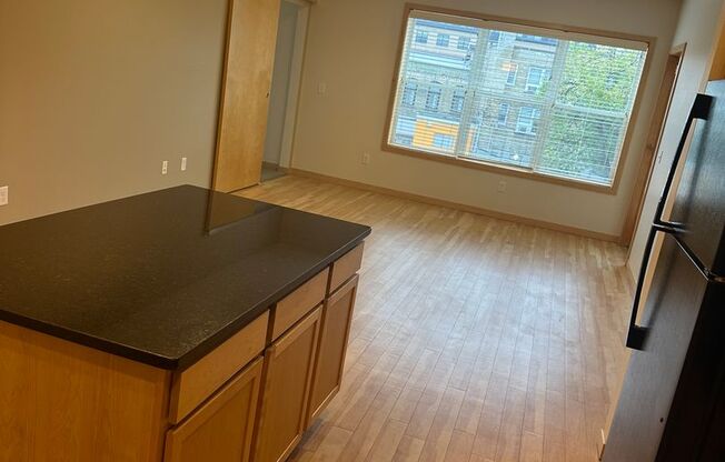 2 beds, 2 baths, 1,000 sqft, $1,595, Unit 314