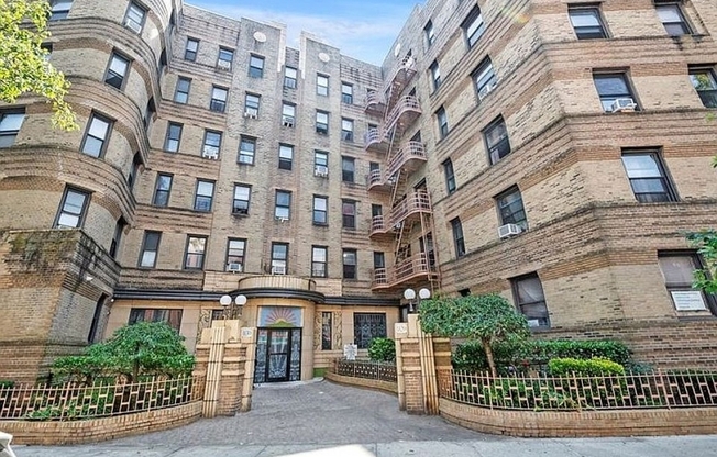 1130 BRIGHTON BCH AVE