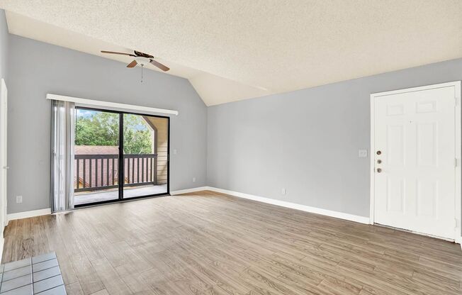1/1 Condo in Gated Lakefront Community of Altamonte Springs!