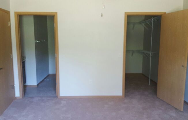 2 beds, 2 baths, 1,076 sqft, $1,475, Unit 4312-12