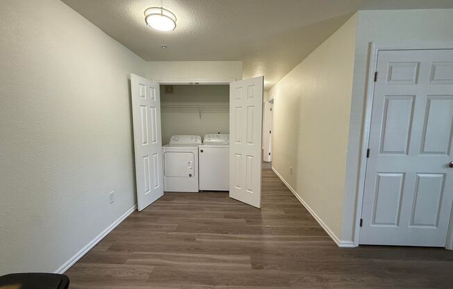 2 beds, 1 bath, 880 sqft, $1,699, Unit K-103