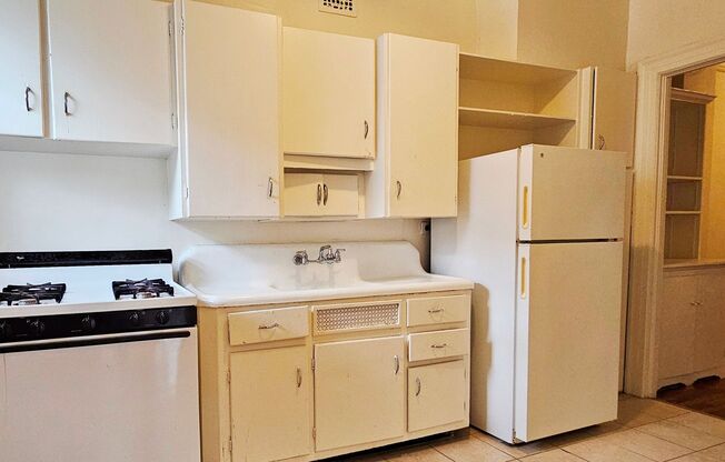 2 beds, 2 baths, 775 sqft, $1,875, Unit 211