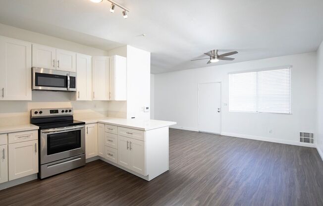 Studio, 1 bath, 420 sqft, $1,700, Unit F102