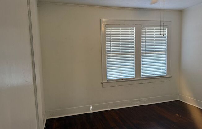 3 beds, 1 bath, $995