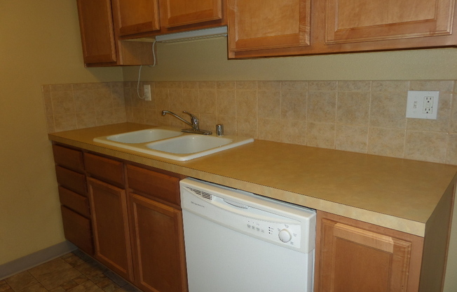 Two Bedroom Townhome, with Air Conditioning & Garage