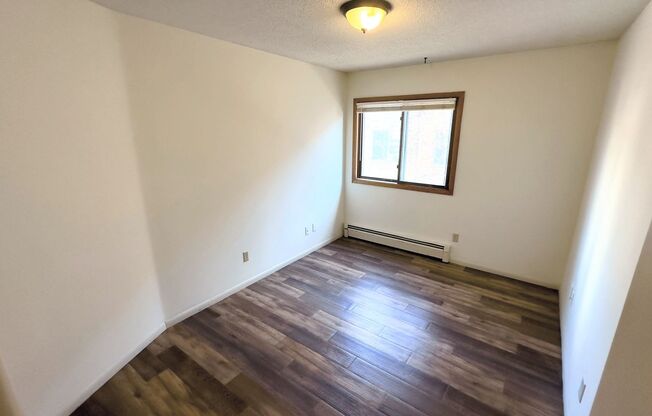 2 beds, 1 bath, $1,300, Unit 201