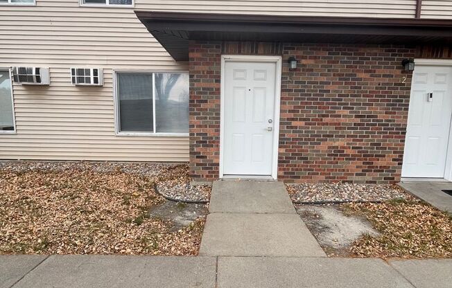 3 beds, 1.5 baths, 1,145 sqft, $1,025, Unit 300-3