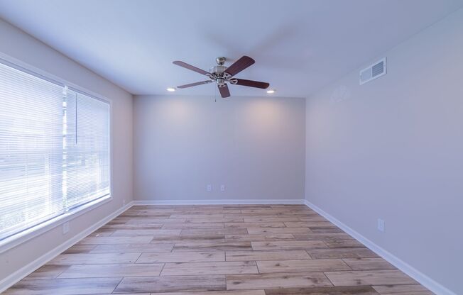 3 beds, 1.5 baths, 1,075 sqft, $1,650, Unit 723HCI