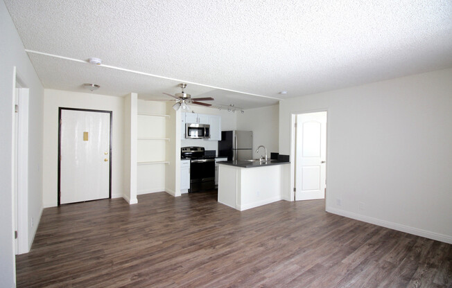 2 beds, 2 baths, 975 sqft, $2,495, Unit 203