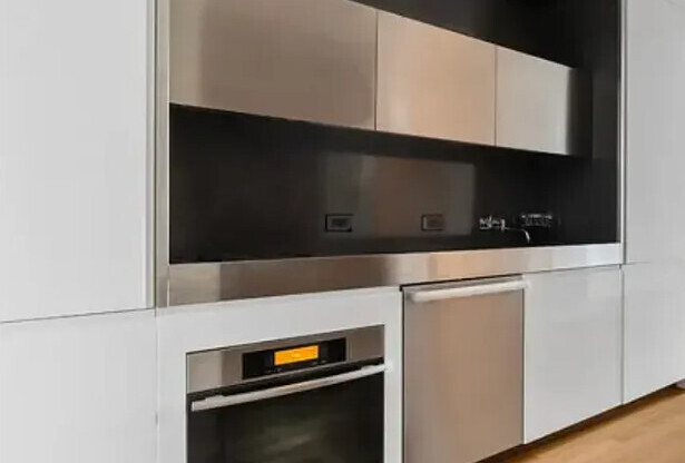 1 bed, 1 bath, 832 sqft, $6,300, Unit 18C