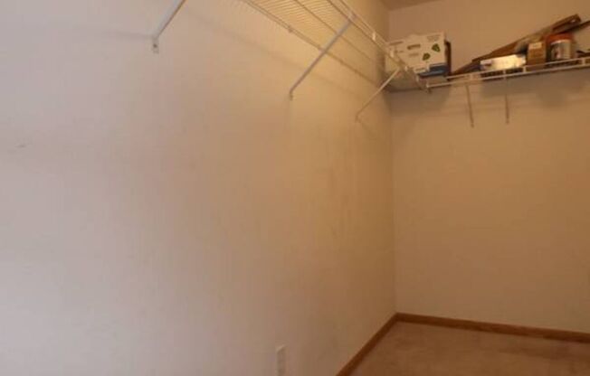 2 beds, 1 bath, $950