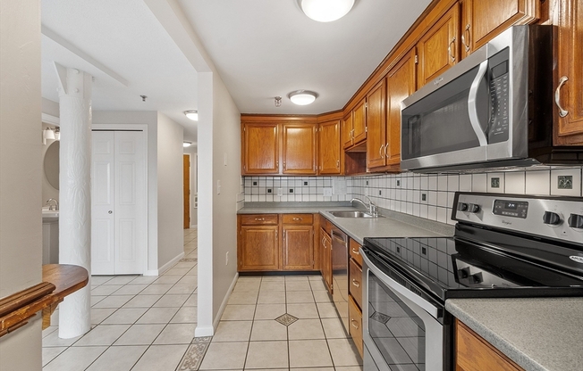 2 beds, 1.5 baths, 1,518 sqft, $2,400, Unit 619