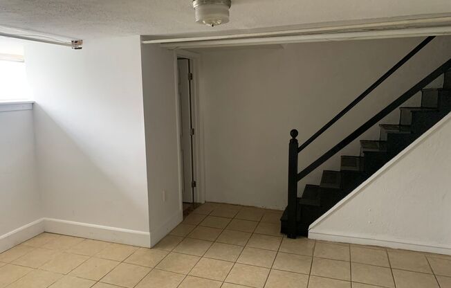 3 beds, 1 bath, $1,600