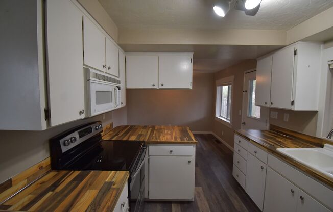 Modern home tucked away in the adorable little town of Brownsville.