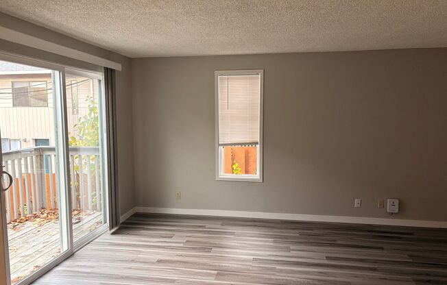 ZhH608 - R Street Apts