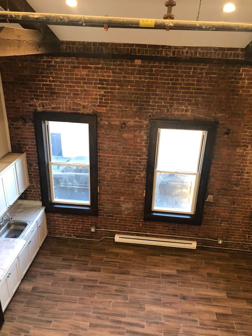 36 W Front St