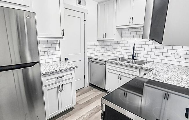 3 beds, 1 bath, 900 sqft, $1,300, Unit 93
