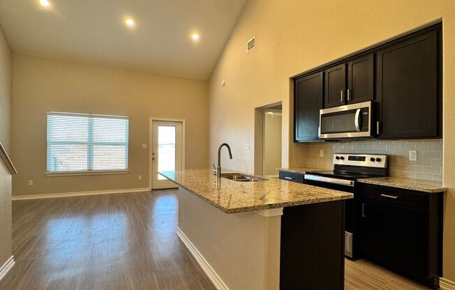 3 beds, 2.5 baths, 1,382 sqft, $1,795, Unit Unit 200