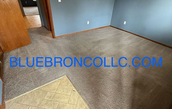 Spacious 1-Bedroom Apartment in Blue Springs – First Floor Unit with Off-Street Parking