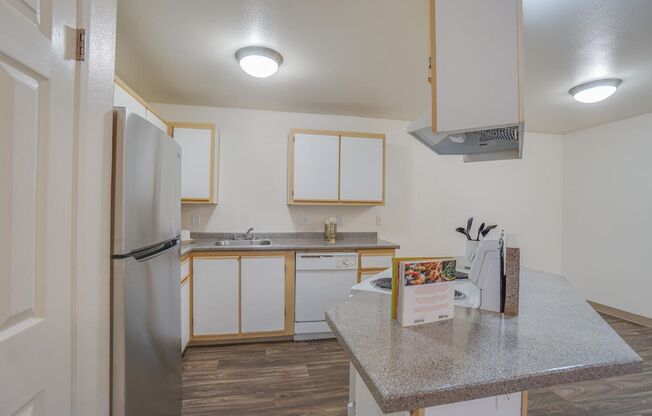 2 beds, 1.5 baths, 771 sqft, $1,800, Unit 31*