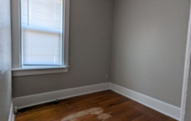 2 beds, 1 bath, $1,250