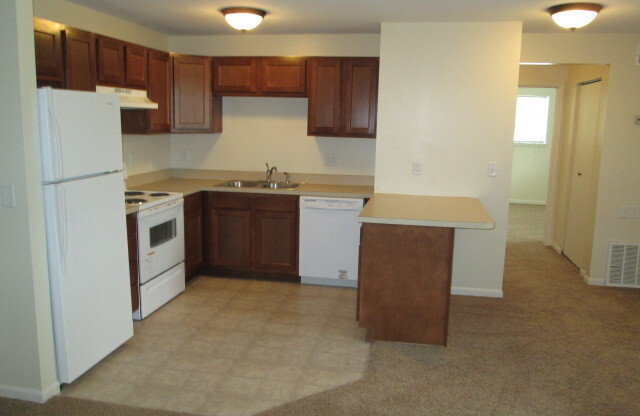 2 beds, 1 bath, 834 sqft, $750, Unit 01