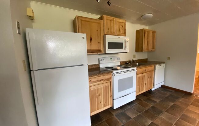 1 bed, 1 bath, 425 sqft, $695, Unit 06