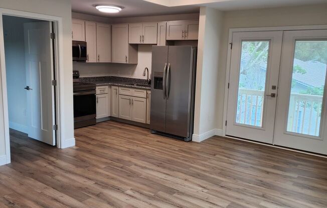 New Construction 1 Bed/1 Bath Fully-Equipped Carriage House