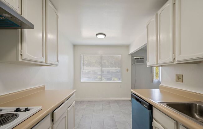 1372-1376 Creekside Dr.