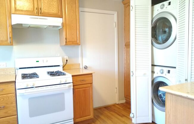 2 beds, 1 bath, $2,295