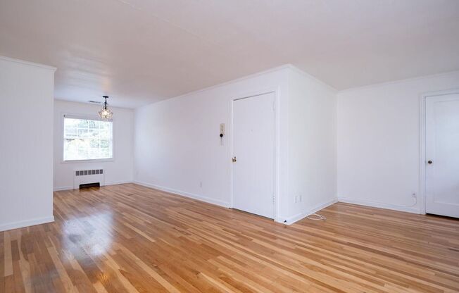 1 bed, 1 bath, 740 sqft, $1,575, Unit 35
