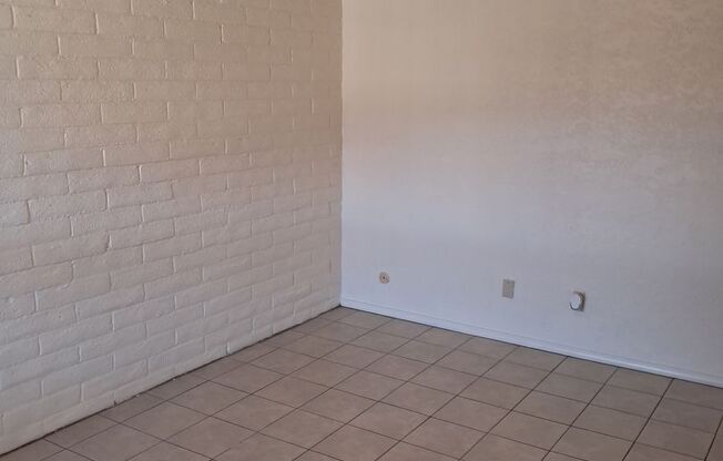 1 bed, 1 bath, 570 sqft, $950, Unit F37