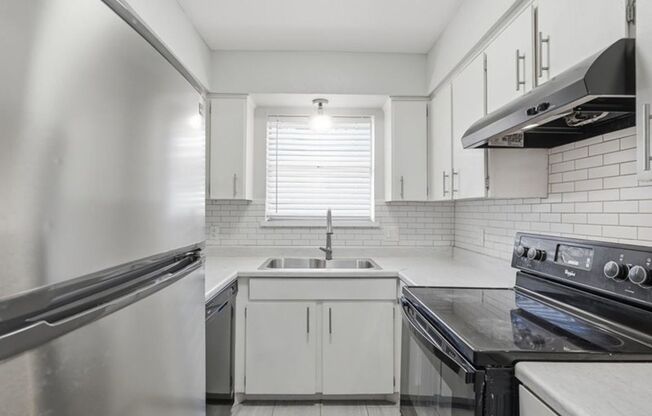 Welcome to this Quaint duplex in Bishop Arts!