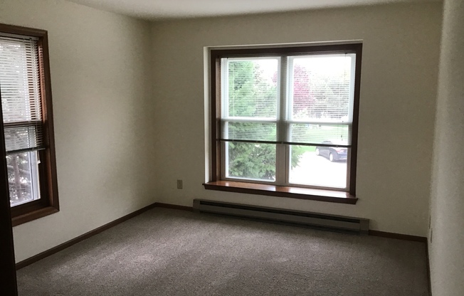 2 beds, 1 bath, 950 sqft, $1,750, Unit 7601RA