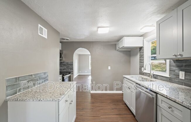 2807 N 52 ST