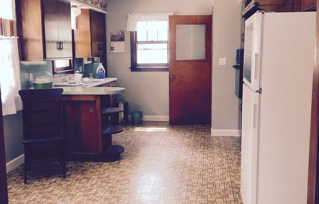 3 beds, 2 baths, $1,600