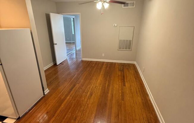 1 bed, 1 bath, 450 sqft, $1,250, Unit 963-405