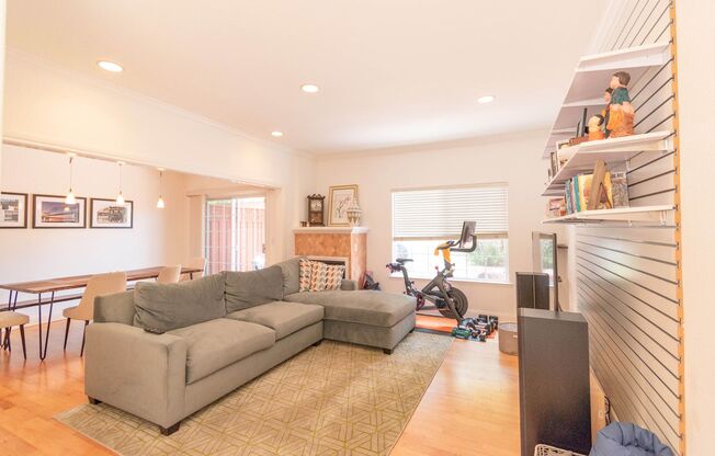 Amazing Downtown Campbell Location * Hardwood Floors * Spacious and Bright