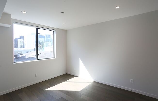 2 beds, 1 bath, $4,495, Unit # 304