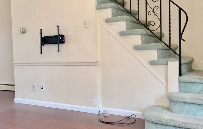 Lovely 2-Bed/1.5-Bath Home in Manayunk! Available mid-July!