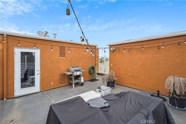 541 W 23 ST