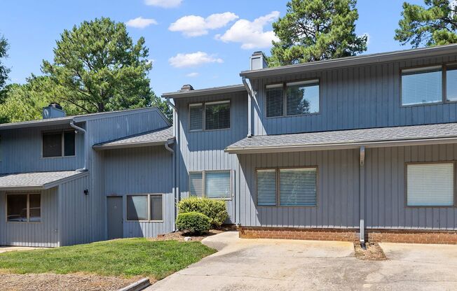 *4bd / 3ba Townhome near Downtown Raleigh*