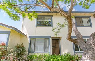 Cozy 2 Bedroom Townhouse in Seabreeze Community