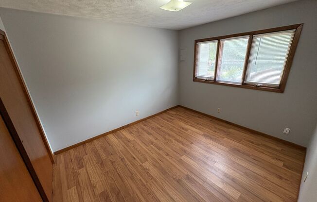 2 beds, 1 bath, 1,080 sqft, $875, Unit #9