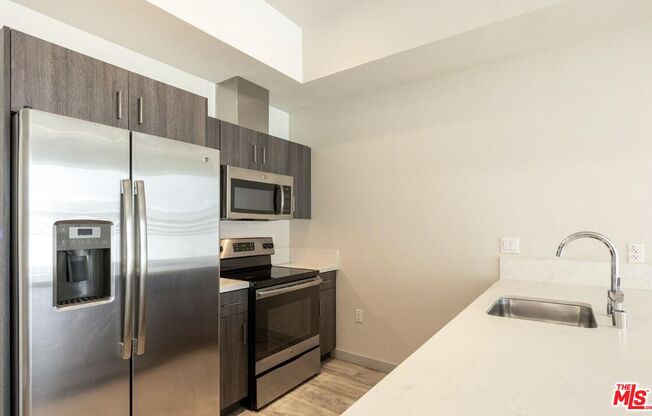Studio, 1 bath, 566 sqft, $1,787, Unit 517